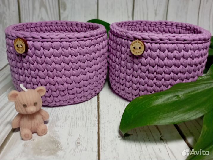 Вязанная корзинка из трикотажной пряжи