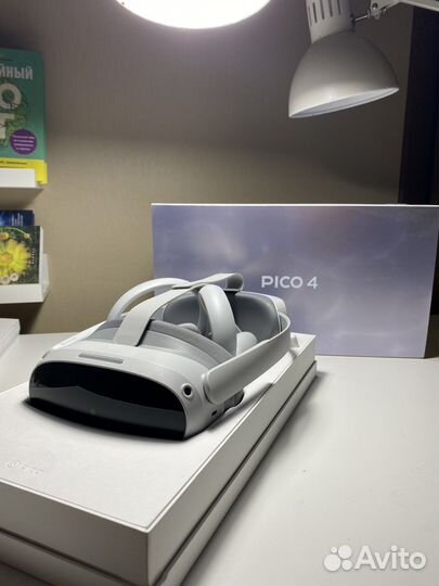 Шлем виртуальной реальности pico 4