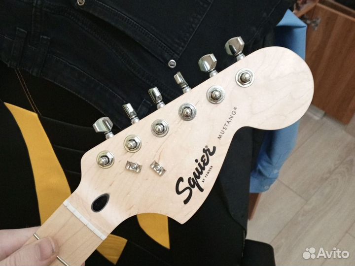 Гриф от электрогитары Squier mustang