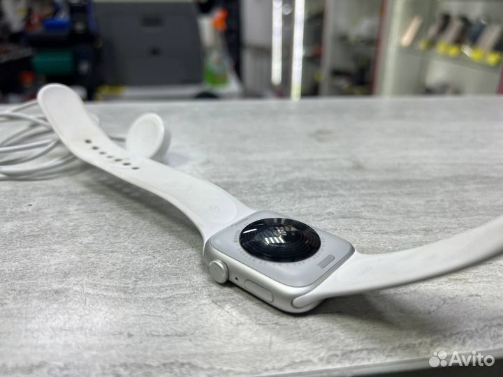 Apple Watch Series SE Gen 2 44 мм (6)