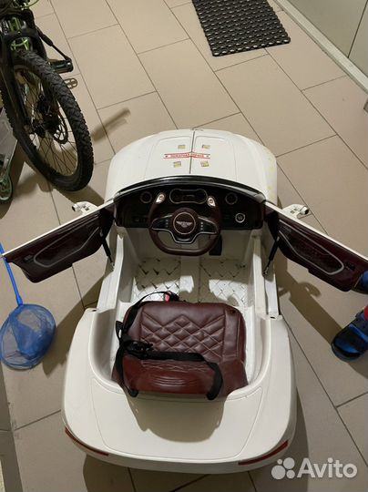 Детский электромобиль bugatti