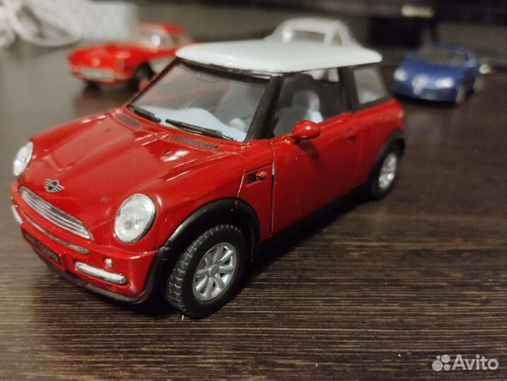 Коллекционная модель машина 1:28 New Mini Cooper