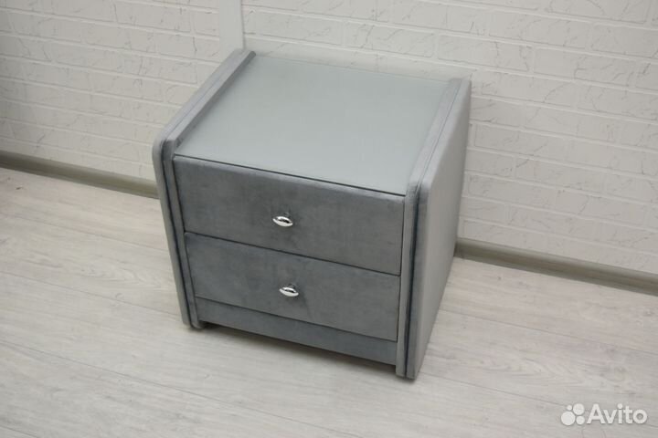 Тумбочка прикроватная