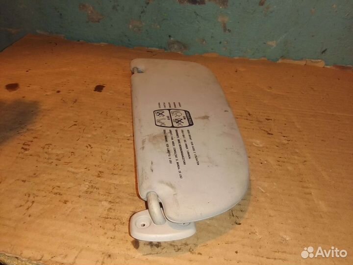 Солнцезащитный козырек правый Peugeot 206