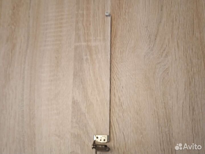 Правая петля Toshiba satellite L650D