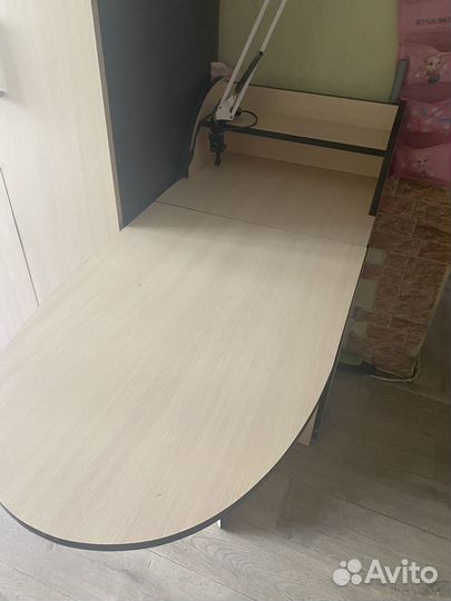 Маникюрный стол