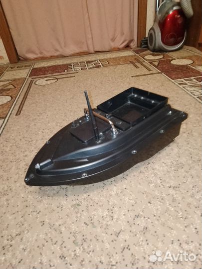 Прикормочный кораблик