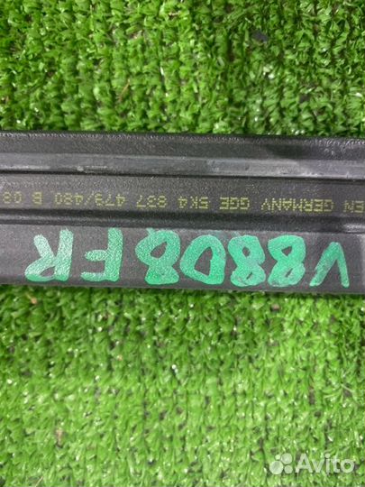 Уплотнитель стекла двери передний правый