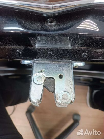 Замок багажника Volkswagen Passat b7