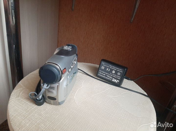 Мини видеокамера JVC