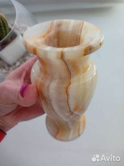 Ваза из оникса
