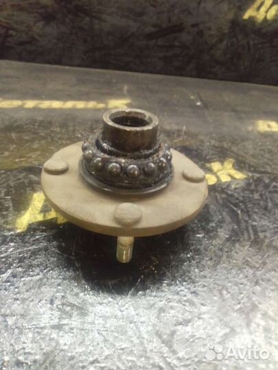 Ступица передняя Nissan bluebird u14