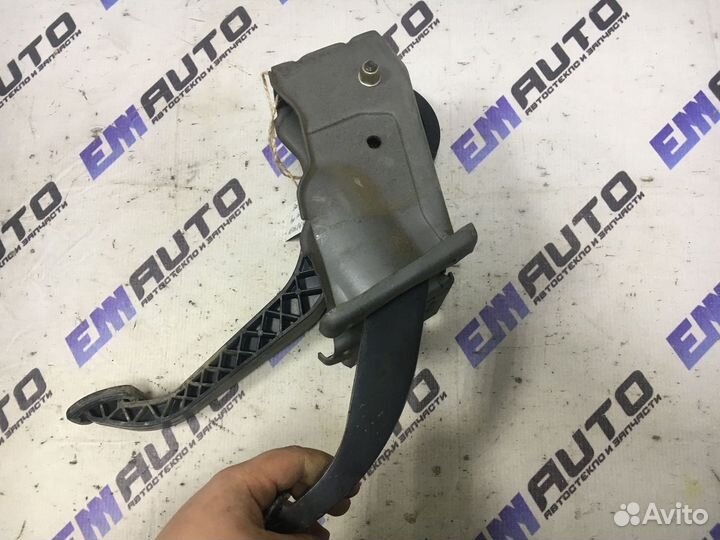 Блок педалей Рено Логан