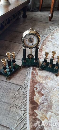 Часы настольные каминные и подсвечники