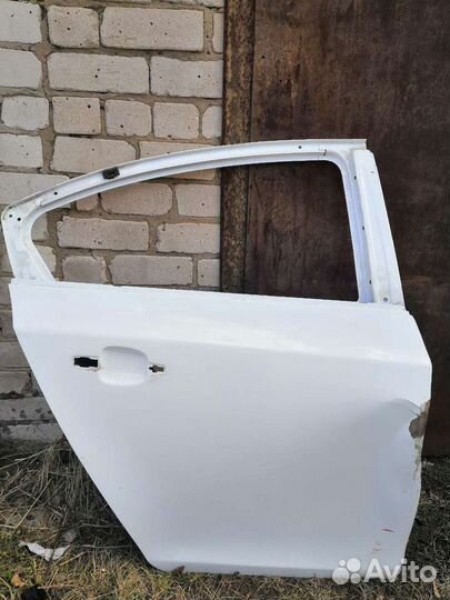 Дверь на авто