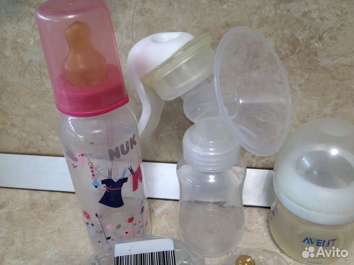 Молоотсос ручной и бутылочки с сосками