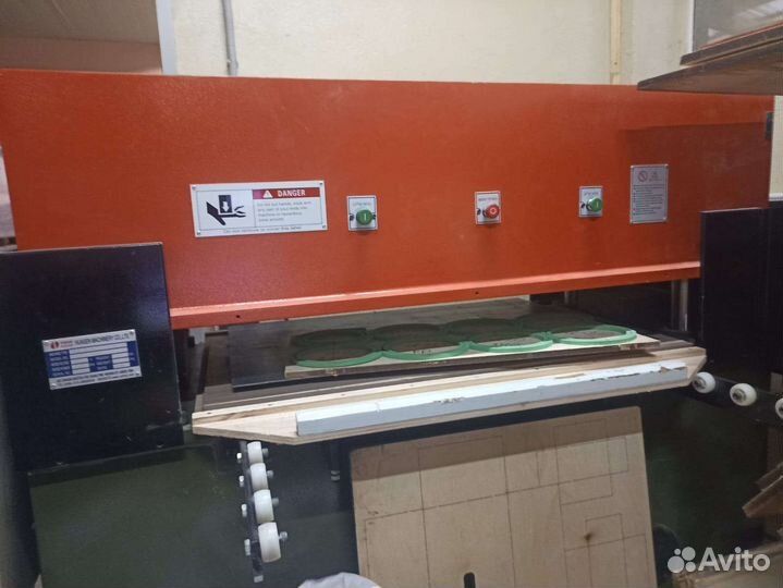 Помощник на производство подарочных коробок