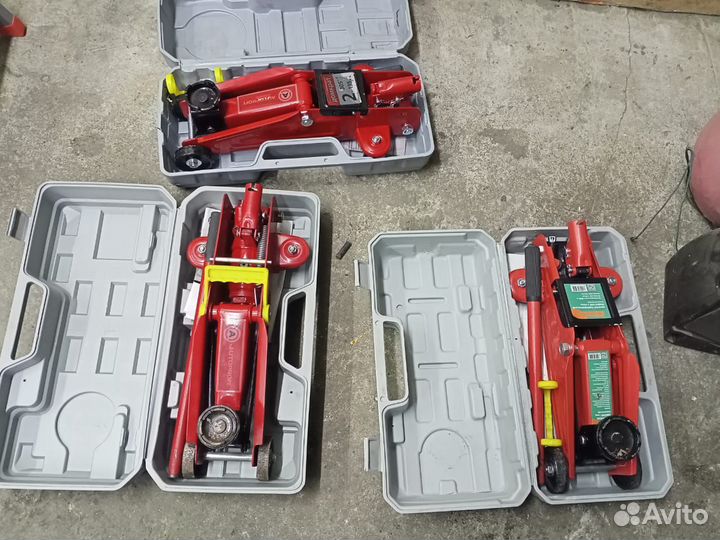 Домкрат подкатной гидравлический