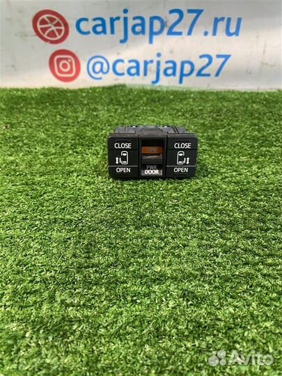 Кнопка открывания двери(2) Toyota Sienta NHP170