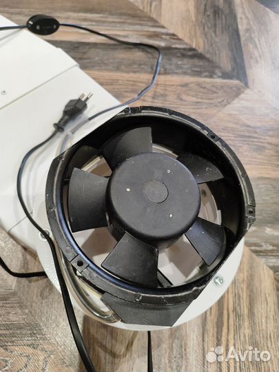 Маникюрная вытяжка, встраиваемый пылесос в стол