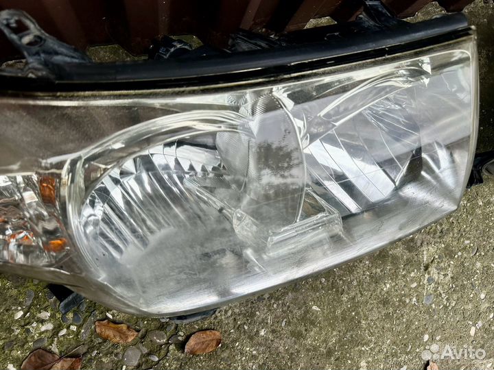 Фара на toyota land cruiser 200