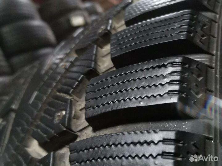 Pirelli Ice Zero 295/40 R21