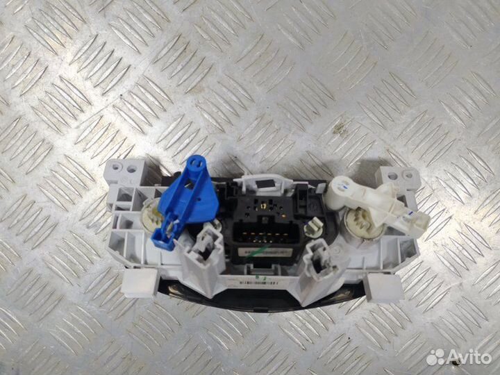 Блок управления отопителем Renault Sandero 1