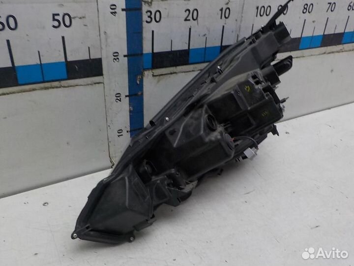 Фара правая Lexus UX200/UX250h/UX300e