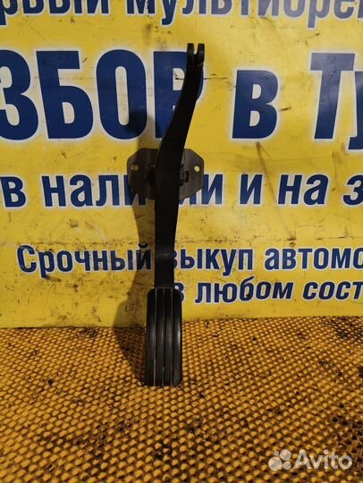 Педаль газа Renault Logan