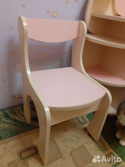 Косметический столик для девочки