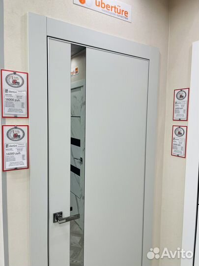 Дверь белая