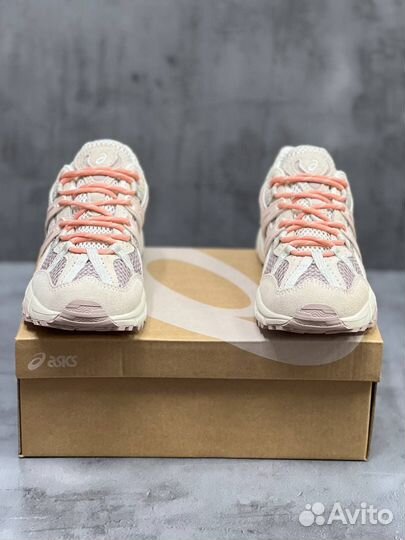 Кроссовки женские Asics