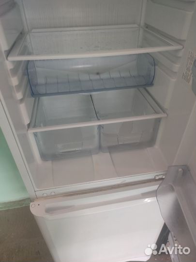 Холодильник бу indesit