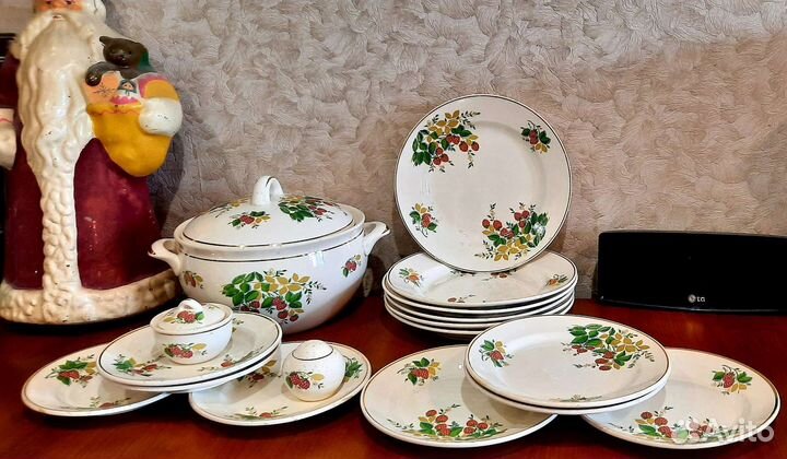 Набор столовой посуды фарфор зик Земляника