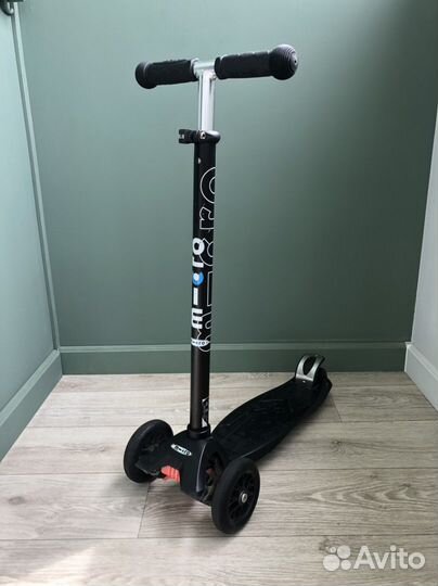 Самокат Maxi Micro чёрный