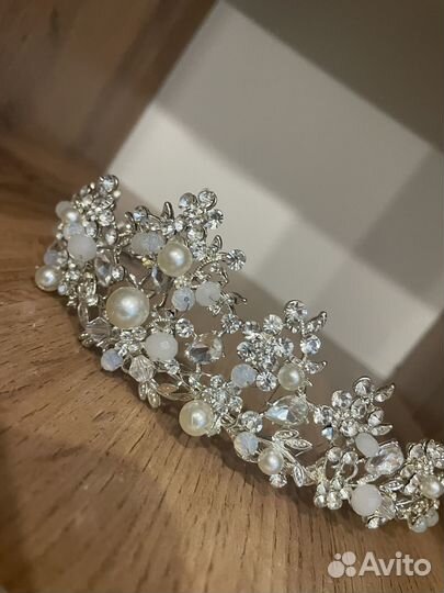 Диадема и бутоньерка