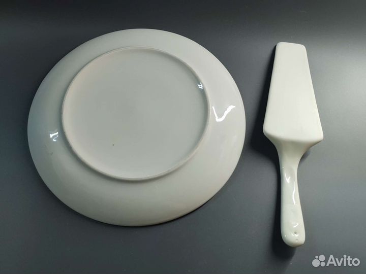 Новая тарелка для торта с лопаткой в коробке
