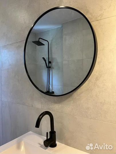 Зеркало круглое в тонкой алюминиевой раме