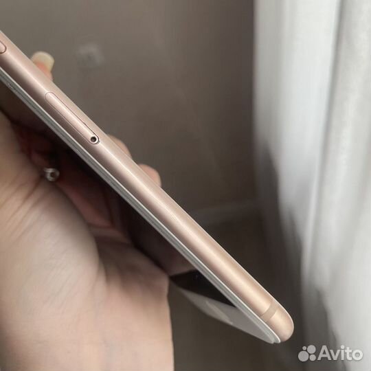 Телефон iPhone 8