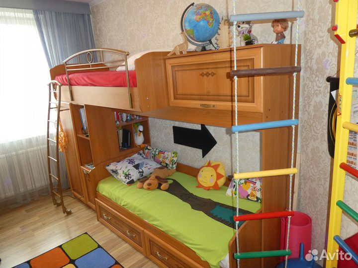 Двуярусная кровать + платяной шкаф Аврора