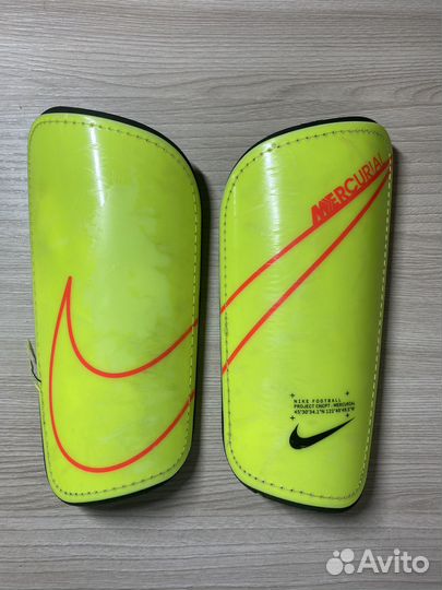 Футбольные щитки и гетры