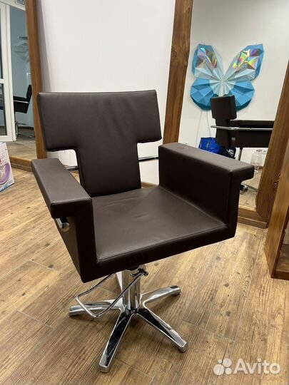 Парикмахерское кресло