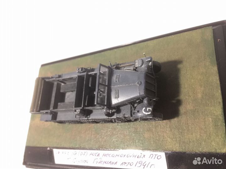 Модель тягача Sd.Kfz 10(D7),в боксе. 1/72