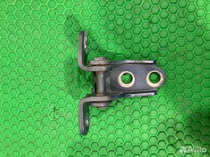 Петля двери нижняя задняя левая Acura Mdx YD2