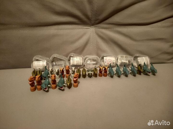 Игрушки из киндера Jurassic world