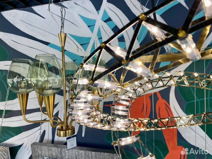 Дизайнерская люстра с детализзацией плафонов