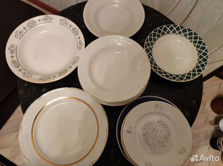 Чайники, сахарницы, тарелки,бокалы