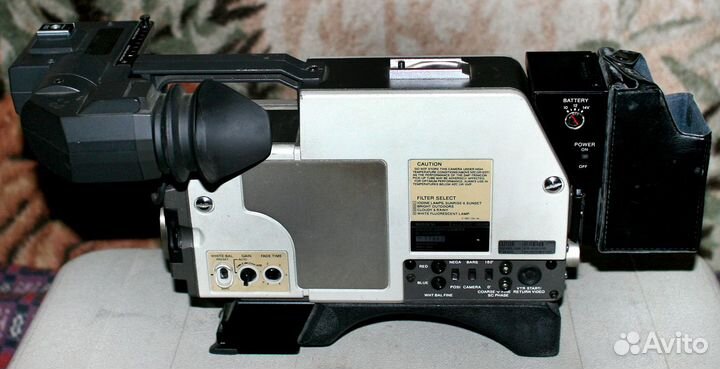 Профессиональная видеокамера sony DXC-1820P