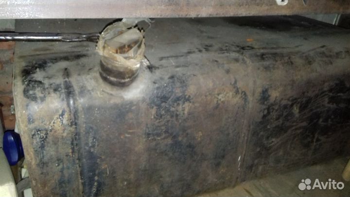 Топливный бак для грузового автомобиля