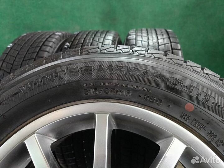 Dunlop Winter Maxx SJ8 215/65 R16 98Q